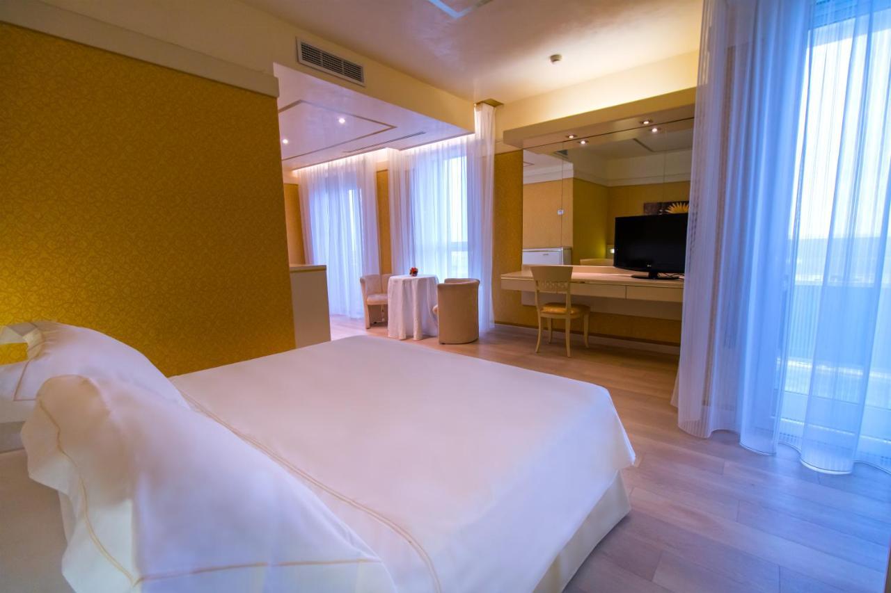 Hotel Bristol Sottomarina Εξωτερικό φωτογραφία